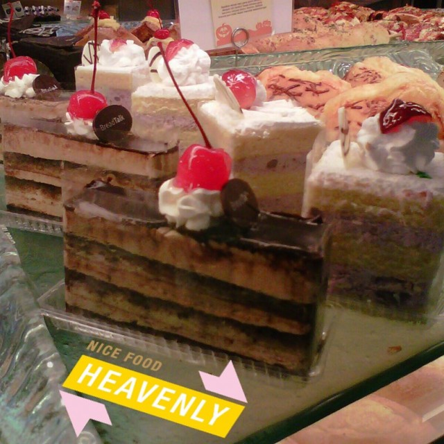 Slice Cakes Breadtalk Roti Kue Kelapa Gading Jakarta