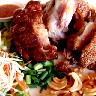 Yam Ka Moo ( pork knuckle Thai style) - dari The Great Hornbill Bistro (คลองตันเหนือ) di คลองตันเหนือ |Bangkok