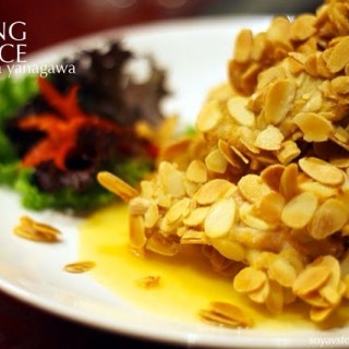西柠杏香鸡脯
Deep fried Boneless Chicken with Almond Flakes on Lemon Sauce - dari Shang Palace (Sudirman) di Sudirman |Jakarta