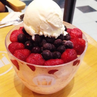 Yogurt Berry Shaved Ice - 位于ปทุมวัน的Hollys Coffee (ฮอลลี่ส์ คอฟฟี่) (ปทุมวัน) | 曼谷