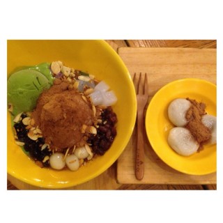 Bomb Ball + big boba + ice cream + red bean + nata de coco - dari Sumoboo (Pantai Indah Kapuk) di Pantai Indah Kapuk |Jakarta