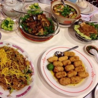 Mie ulang tahun, udang gulung, ayam jahe, sapo tahu, babi hong - dari Restoran Queen (Bandung Tengah) di Bandung Tengah |Bandung