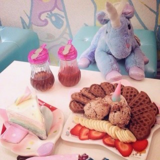 Unicorn waffle choco banana - 位於สีลม的Unicorn Cafe (ยูนิคอร์น คาเฟ่) (สีลม) | 曼谷