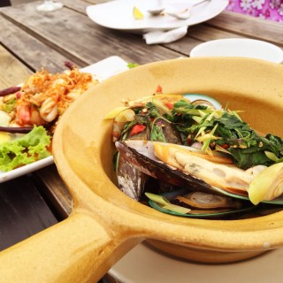 หอยแมลงภู่นิวซีแลนด์อบหม้อดิน - 位于อ.ปากเกร็ด的River Wine (อ.ปากเกร็ด) | 曼谷