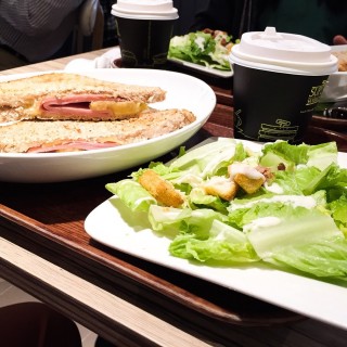 Pineapple & honey ham Cheese sandwiches + Caesar salad - 位於沙田的Oliver's Super Sandwiches (沙田) | 香港