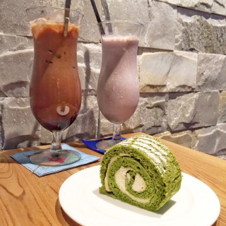 Misutgan green tea roll cake
Jeju orange mocha, Purpling potato latte - Western District's Seoulmate Cafe (Western District)|Hong Kong