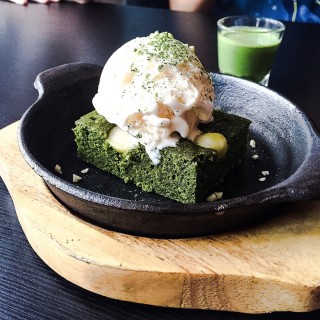Sizzling matcha brownie - ใน上環 จากร้านSinmei Tea (上環)|ฮ่องกง