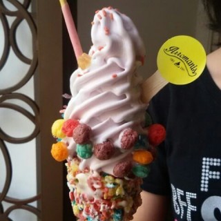 Taro mix bubble gum ice cream with froot loops cone - Ir. Haji Juanda (Dago Bawah)'s Arromanis Corner Store (Ir. Haji Juanda (Dago Bawah))|Bandung