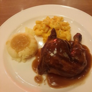 House Favorite (with Mashed Potato & Macaroni Cheese) - ในSlipi จากร้านKenny Rogers Roasters (Slipi)|Jakarta