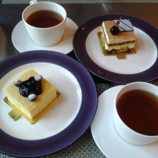 Tiramisu and Blueberry Cheese Cake Tea Set - Sentosa / Starz Restaurant (Sentosa)|Singapore