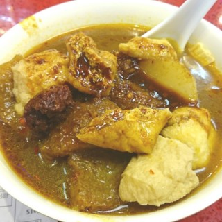 香滑枝竹,片頭,蘿蔔,魚腐,辣豬皮,豆卜,加大辣汁 - 位於銅鑼灣的新記美食 (銅鑼灣) | 香港