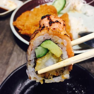 Ebi salmon Aburi roll - Orchard / The Sushi Bar (Orchard)|Singapore