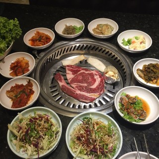 เนื้อย่างสไตล์เกาหลี - 位于คลองเตย的DooRae Korean Restuarant (คลองเตย) | 曼谷