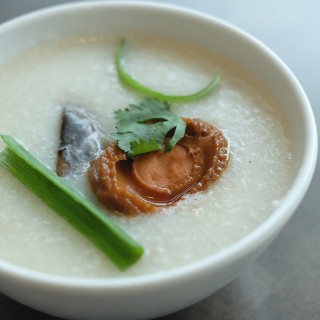 Signature Abalone Congee with Chicken and Mushroom - dari Tim Ho Wan (Pantai Indah Kapuk) di Pantai Indah Kapuk |Jakarta