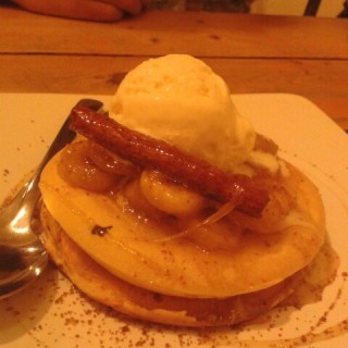 banana cinnamon caramel pancake with ice cream - Yogyakarta Tengah / Pancake's Company (Yogyakarta Tengah)|Yogyakarta