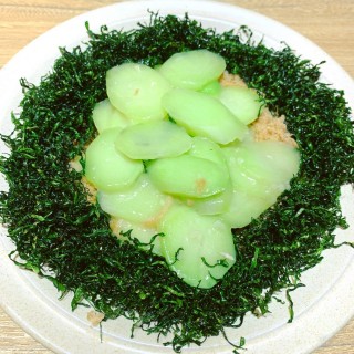 Deep-Fried Kai Lan with Floss (肉松炸芥兰) - ในTampines จากร้าน店小二 (Tampines)|สิงคโปร์