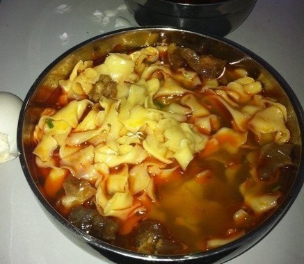 面馆推天价面:杂酱面1314元碗 门口美女拉小提