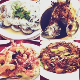 Steamed fan shell with minced garlic with and rice vermicelli , steamed fish, Wet butter prawns, Moonlight fried noodle - dari 雙天海鮮樓 (Kota Kinabalu) di Kota Kinabalu |Sabah