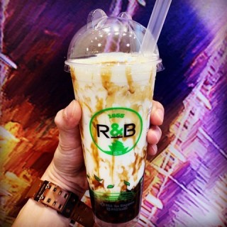 Brown Sugar Boba Milk with Cheese Brûlée (老虎出巡) - ในMarina Bay จากร้าน巡茶 (Marina Bay)|สิงคโปร์