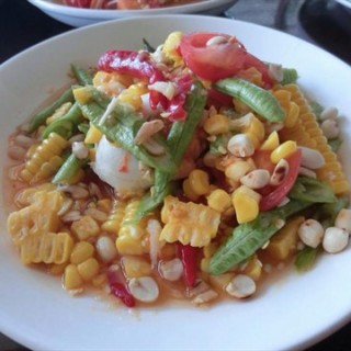 ตำข้าวโพดไข่เค็ม - dari Mr.Cool Restaurant (อ.บางละมุง) di อ.บางละมุง |Chonburi